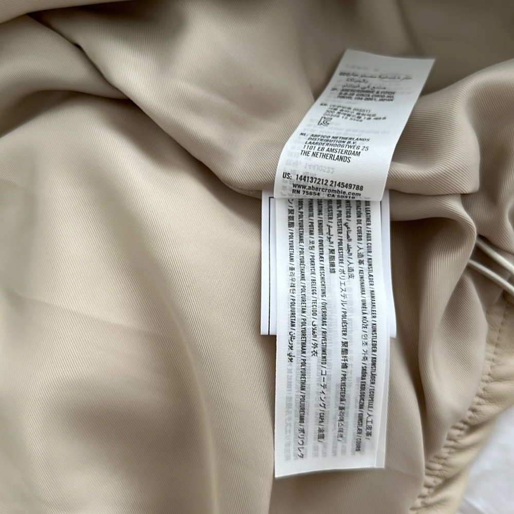 NWT A&F Oversized Vegan Leather Diamond Puffer (Cream, XS) - Picture 5 of 5